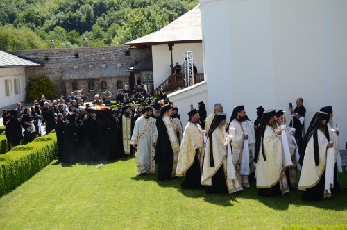Obștea Mănăstirii Bogdana și-a luat rămas-bun de la proinstareța Cristofora Hârjabă Poza 297046