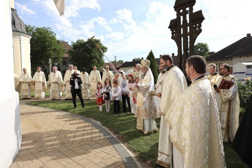 Înnoirea Bisericii „Sfinții Arhangheli Mihail și Gavriil” din Carei Poza 297413