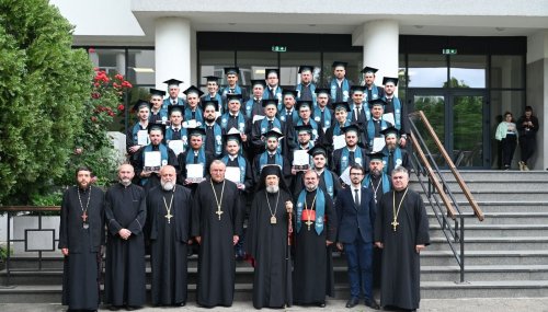 Curs festiv la Facultatea de Teologie Ortodoxă din Oradea Poza 297636