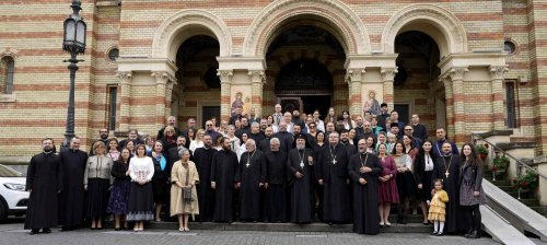 Absolvenţii promoţiei 2004 s‑au revăzut la Facultatea de Teologie Ortodoxă din Sibiu Poza 297846