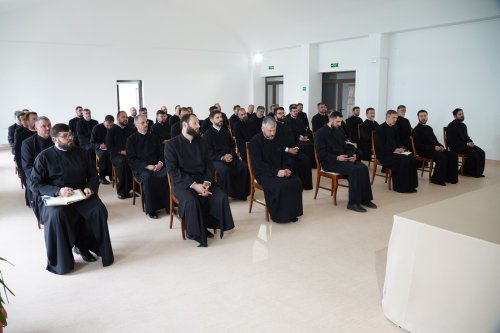 Preoţi şi medici brăileni întruniţi în conferinţă la Lacu Sărat Poza 297959