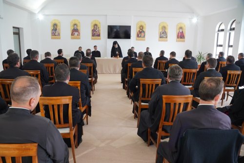 Preoţi şi medici brăileni întruniţi în conferinţă la Lacu Sărat Poza 297963