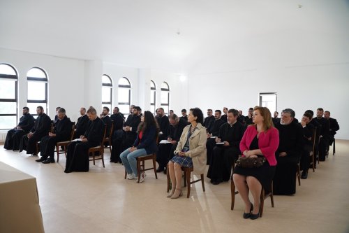 Preoţi şi medici brăileni întruniţi în conferinţă la Lacu Sărat Poza 297964