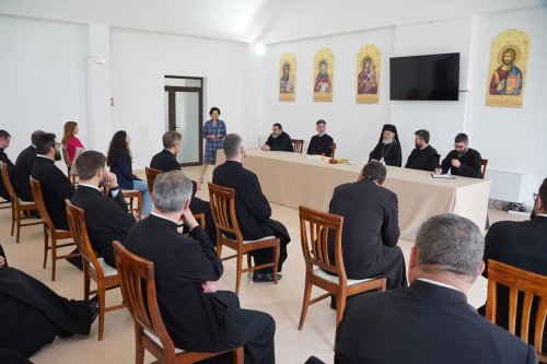 Preoţi şi medici brăileni întruniţi în conferinţă la Lacu Sărat Poza 297965