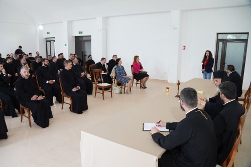 Preoţi şi medici brăileni întruniţi în conferinţă la Lacu Sărat Poza 297966