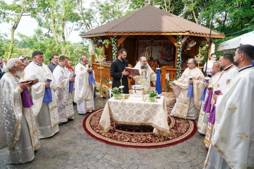 Reînnoirea unui lăcaș de rugăciune din Olt Poza 298297