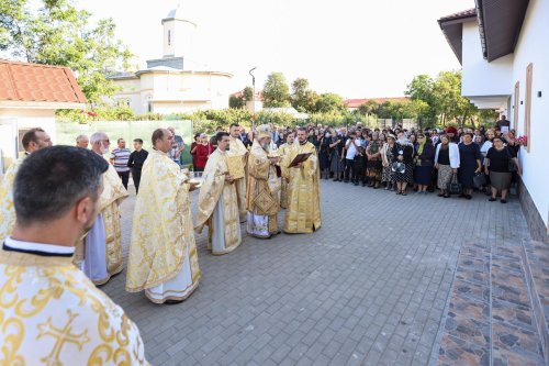 Sfințirea așezământului parohiei buzoiene Padina I Poza 298240