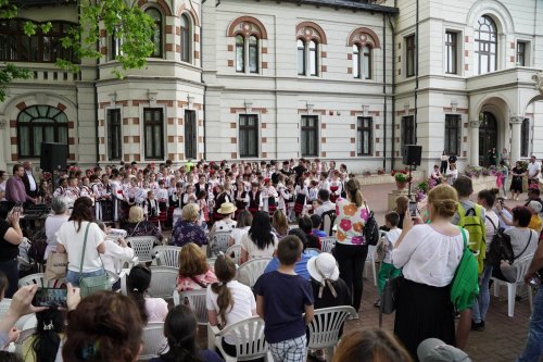 Manifestări cultural‑artistice de Ziua Copilului la Galaţi  Poza 298374