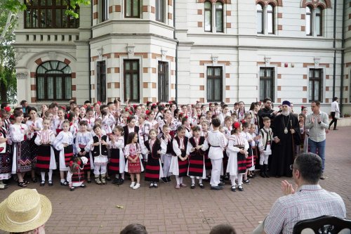 Manifestări cultural‑artistice de Ziua Copilului la Galaţi  Poza 298375