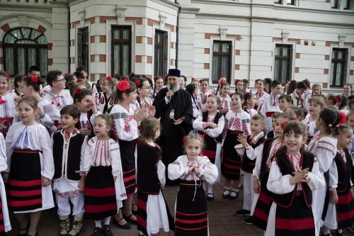 Manifestări cultural‑artistice de Ziua Copilului la Galaţi  Poza 298376