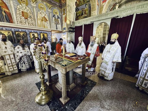 Trei ierarhi români au slujit în Patriarhia Georgiei Poza 298491