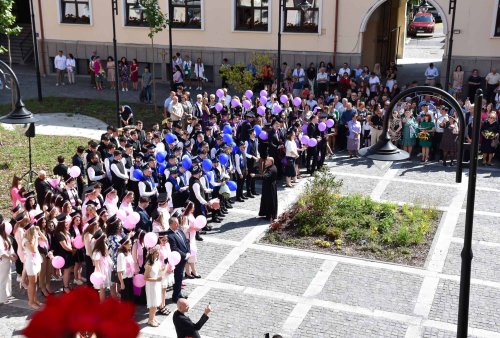 Festivitatea de absolvire la Colegiul „Mitropolitul Nicolae Colan” din Cluj‑Napoca Poza 298715