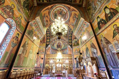 Sclipirile Luminii: Mănăstirea „Duminica Sfinţilor Români” Poza 298700