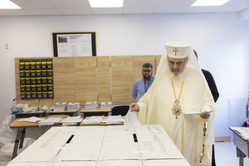 Patriarhul României a votat la alegerile locale şi europarlamentare Poza 298845