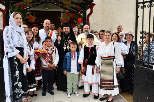 Biserica parohială de la Văliug s-a schimbat la față Poza 298916
