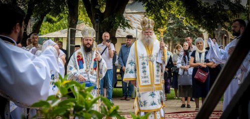 Liturghie arhierească la Mănăstirea „Sfântul Ioan cel Nou de la Suceava” Poza 298921