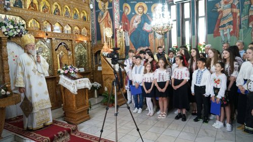 Popas de rugăciune la o biserică din Slobozia Poza 298913