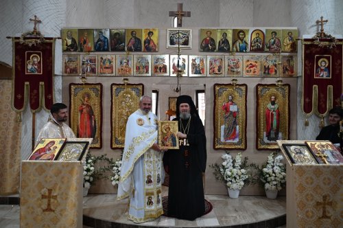 Prima Liturghie arhierească în biserica din cartierul orădean Grigorescu Poza 298974