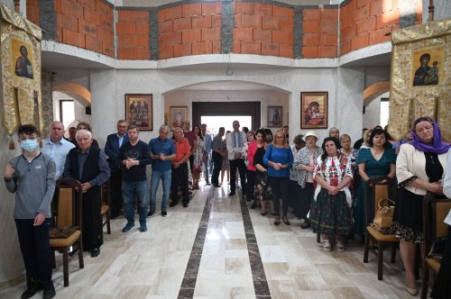 Prima Liturghie arhierească în biserica din cartierul orădean Grigorescu Poza 298975