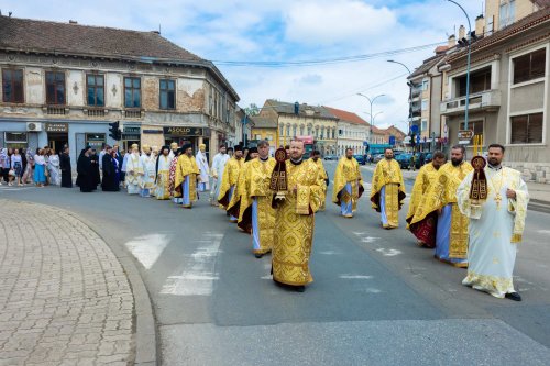 Hram și aniversare în Episcopia Daciei Felix Poza 299390