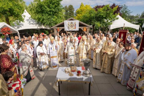 Moment festiv în Episcopia Ortodoxă Română a Canadei Poza 299189