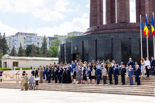 Ceremonie militară dedicată Zilei Eroilor în Parcul Carol 1 Poza 299405