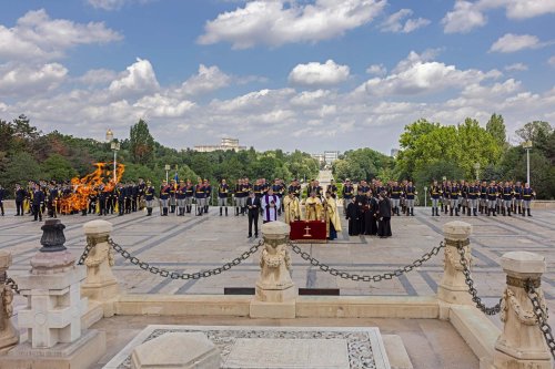 Ceremonie militară dedicată Zilei Eroilor în Parcul Carol 1 Poza 299409