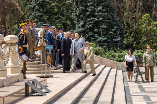 Ceremonie militară dedicată Zilei Eroilor în Parcul Carol 1 Poza 299423