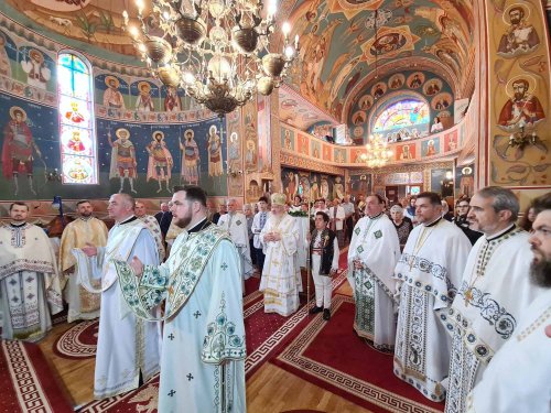 Hramul unei parohii închinate Sfântului Apostol Bartolomeu Poza 299286