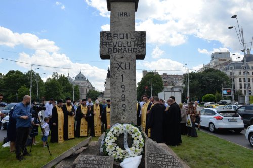 Pomenirea eroilor neamului și a victimelor Mineriadei din 1990 la București