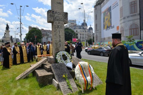 Pomenirea eroilor neamului și a victimelor Mineriadei din 1990 la București Poza 299387