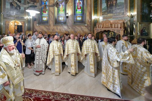 Biserica Zlătari din București a fost sfințită Poza 300067