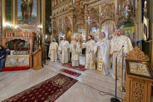 Biserica Zlătari din București a fost sfințită Poza 300076