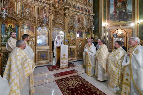 Biserica Zlătari din București a fost sfințită Poza 300122