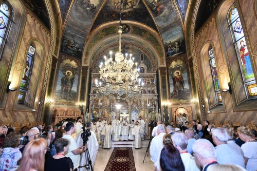 Biserica Zlătari din București a fost sfințită Poza 300170