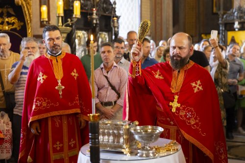 Cinstirea a doi Apostoli  de-ai Domnului în Capitală Poza 300415