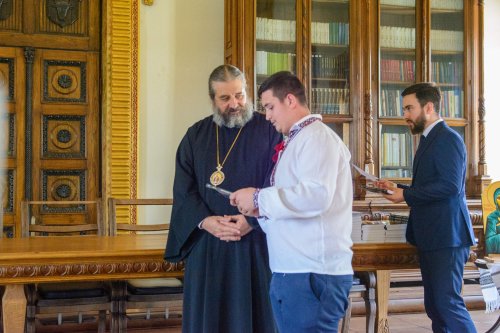 Premii pentru olimpicii la religie din Eparhia Iașilor Poza 300442