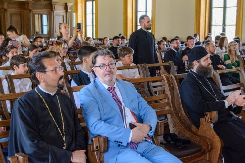 Premii pentru olimpicii la religie din Eparhia Iașilor Poza 300446