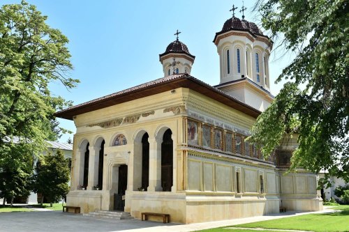 Sclipirile Luminii: Mănăstirea Căldăruşani