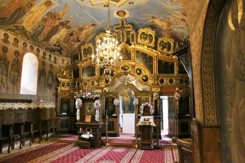 Biserica „Buna Vestire” din Piatra Neamț, resfințită de doi ierarhi Poza 300616