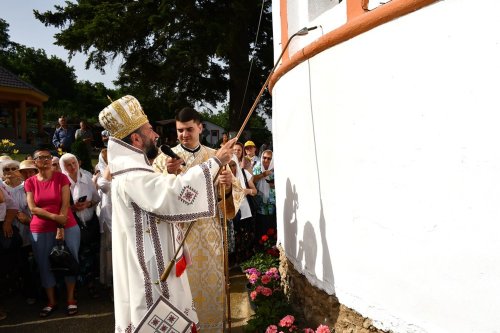 Înnoirea bisericii Schitului „Pogorârea Sfântului Duh”-Vărădia  Poza 300840