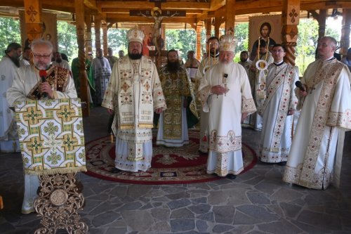 Târnosirea Bisericii „Nașterea Sfântului Ioan Botezătorul” de la Mănăstirea Bobota, Sălaj Poza 300855