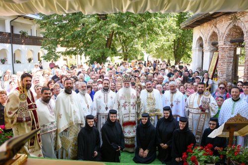 Zi de hram la o ctitorie basarabă din Strehaia Poza 300880