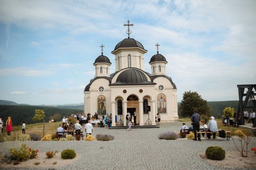 Sărbătoare la biserica de lemn din Iliuța Bozghii Poza 300936