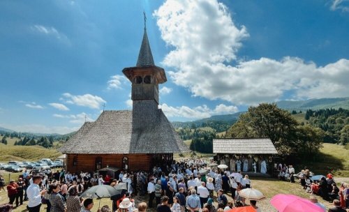 Sărbătoare la biserica de lemn din Iliuța Bozghii Poza 300943