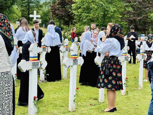 Sute de eroi români pomeniți  în cimitirul din Soultzmatt Poza 300973