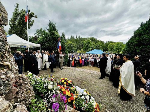 Sute de eroi români pomeniți  în cimitirul din Soultzmatt Poza 300974