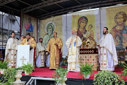 Zi de hram la Biserica „Sfântul Ioan Domnesc” din Piatra Neamț Poza 300947