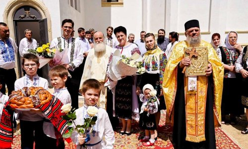 Botez pentru un al șaselea copil, săvârșit de Mitropolitul Moldovei și Bucovinei Poza 301042