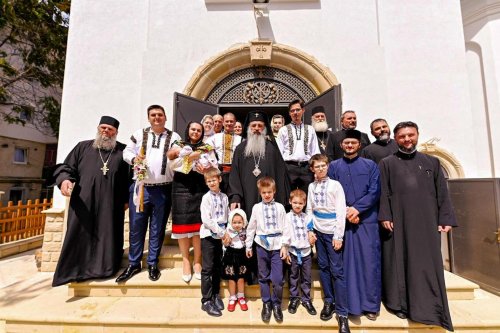 Botez pentru un al șaselea copil, săvârșit de Mitropolitul Moldovei și Bucovinei Poza 301043